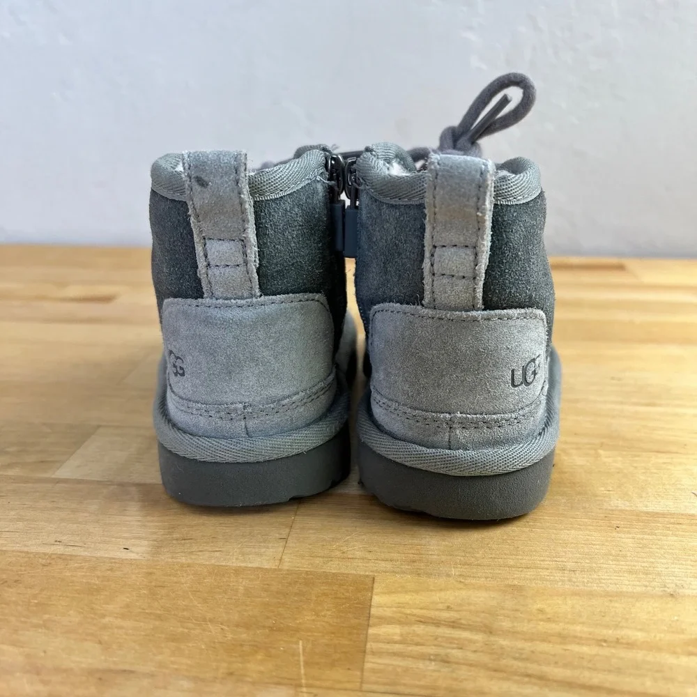 UGG Boots Neumel II Chukka Ankle Bootie Toddler Size 7 Grey‎ Suede Shearling Zip